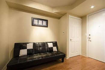 Royal Stays Suites - Blue Jays Way Toronto Exterior foto